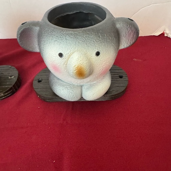 Unique/Whimiscal TWO Smilling Koala Flower Pot /Swing Resin Planters - Picture 3 of 14